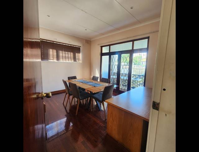 300M² OFFICE FOR SALE IN GLENWOOD